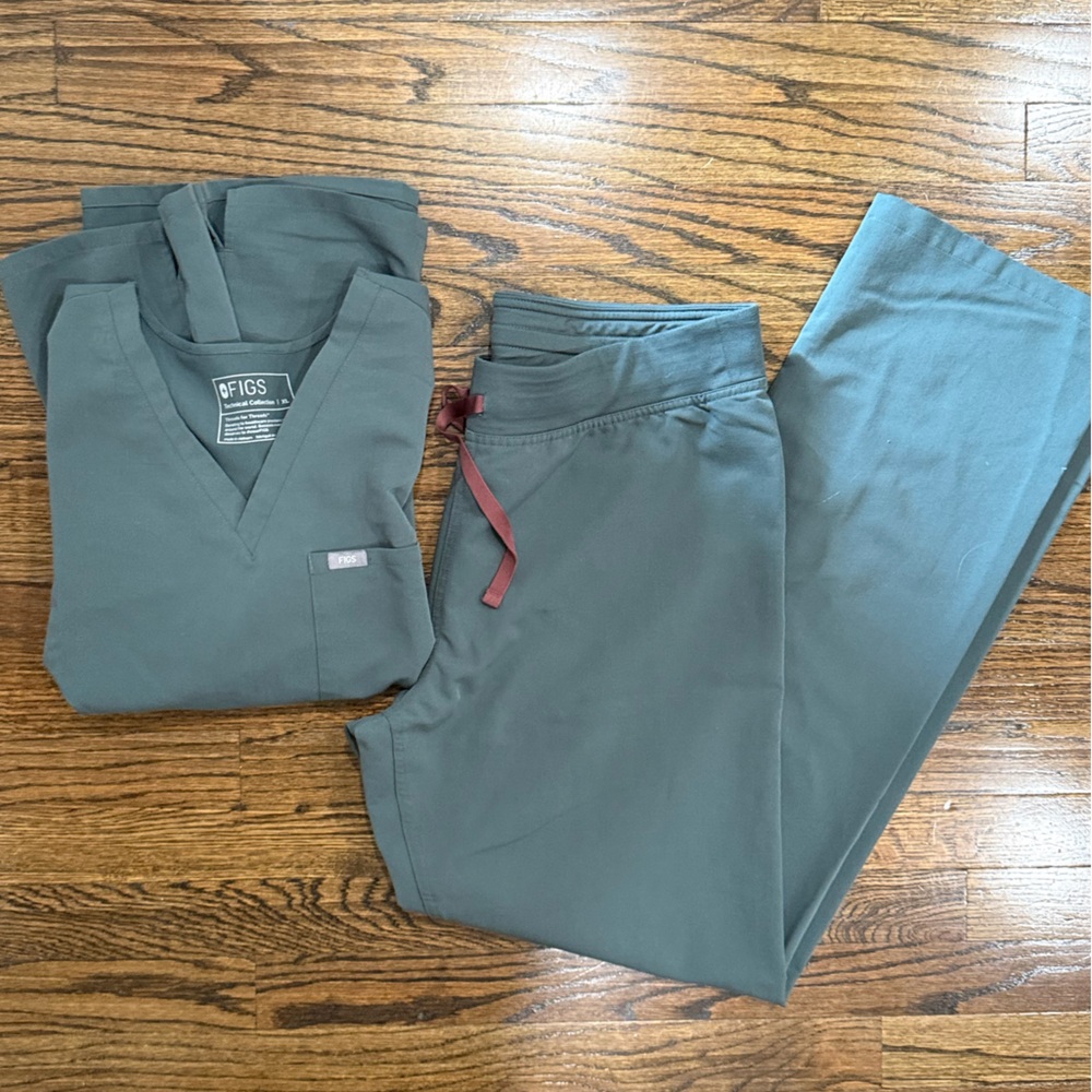 Figs Bonsai XL Catarina scrub top, L/T Livingston scrub pants